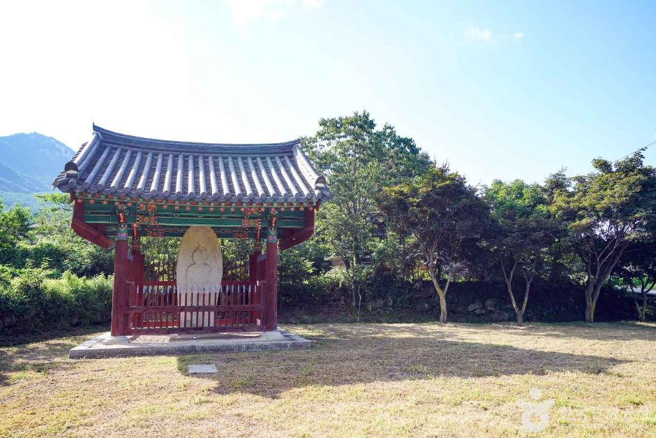 거창 강남사지 석조여래입상