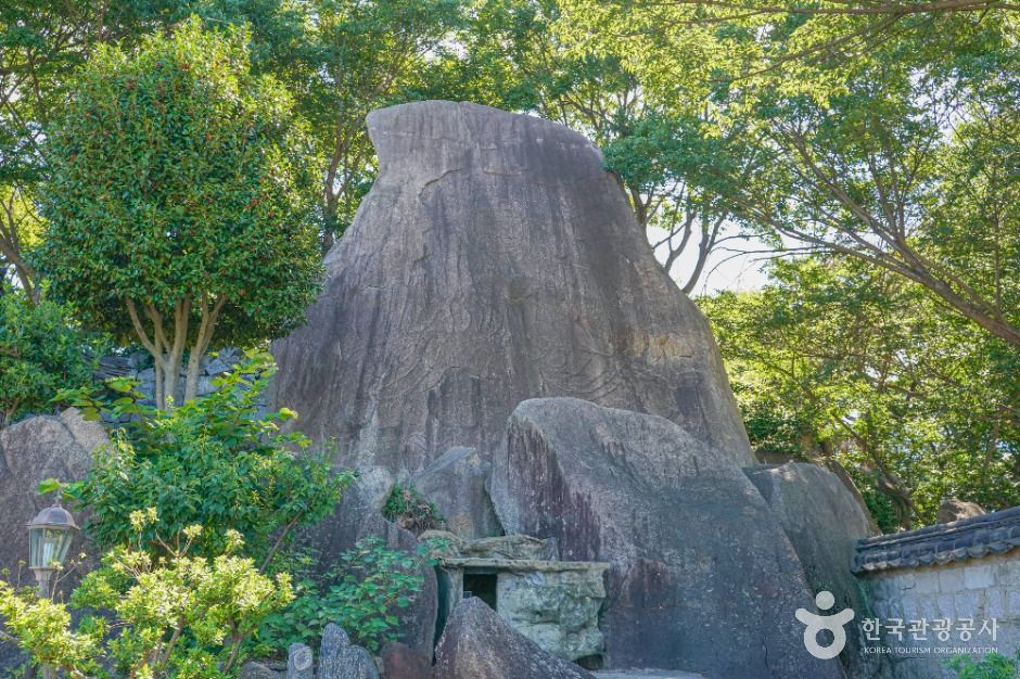 thumbnail-초선대 마애여래좌상-3