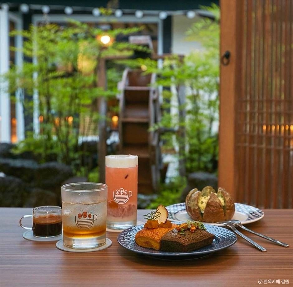 한옥카페 감뜰