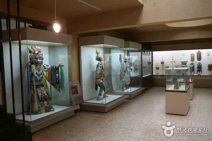 Hahoe Mask Museum (하회동 탈 박물관)