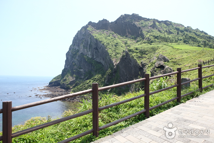 Seongsan Ilchulbong Peak [UNESCO World Heritage] (성산일출봉)