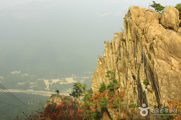 Seoraksan National Park (OeSeorak) (설악산국립공원 - 외설악)