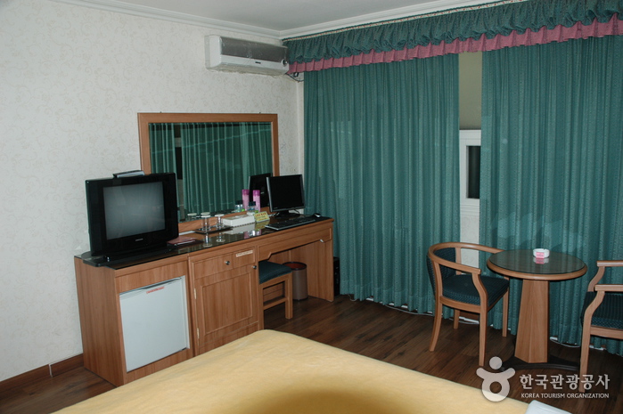 Jaecheon Tourist Hotel (제천관광호텔)