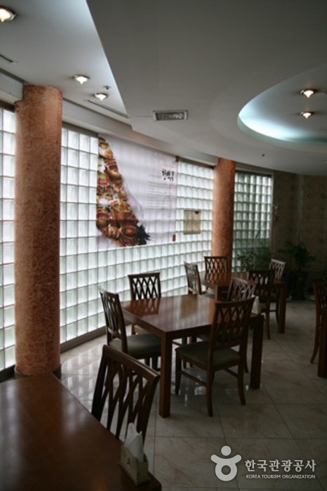 Jeonju Traditional Cultural Center Hanbyeoknu (전주전통문화관 한벽루)