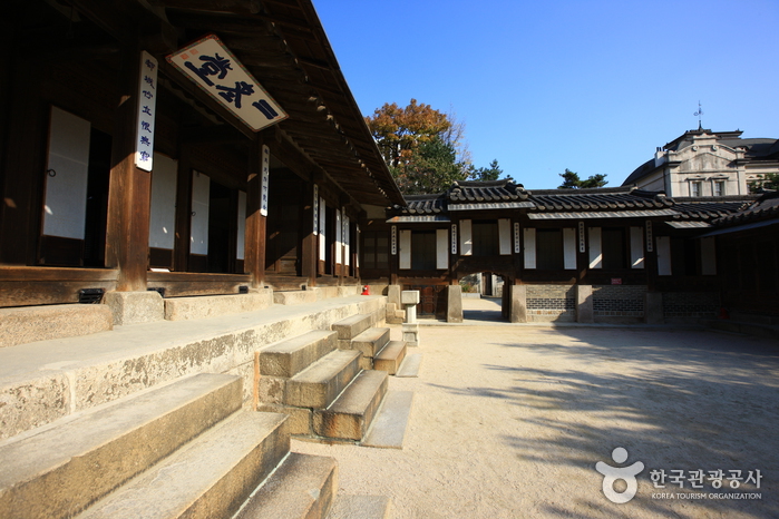 Unhyeongung Royal Residence (운현궁)