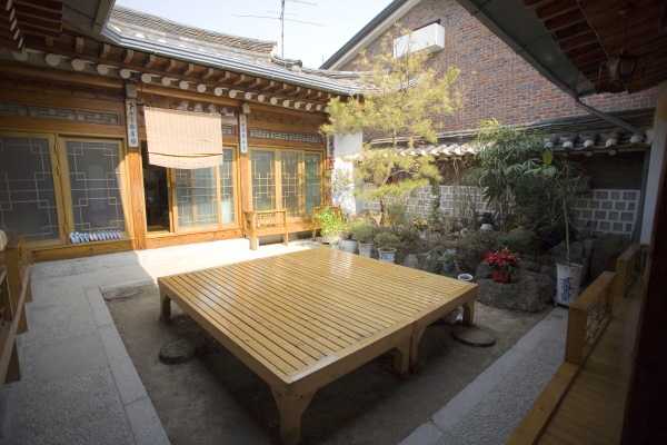 Friends House (프렌즈하우스)