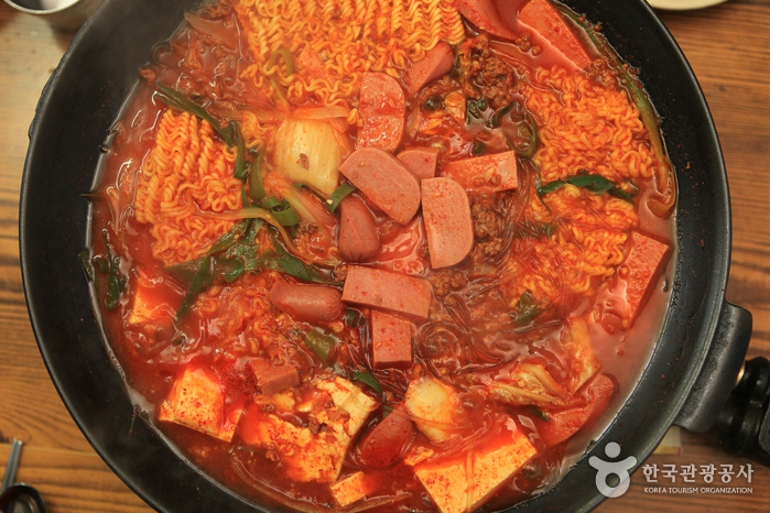 Budaejjigae-Straße Uijeongbu (의정부 부대찌개거리)