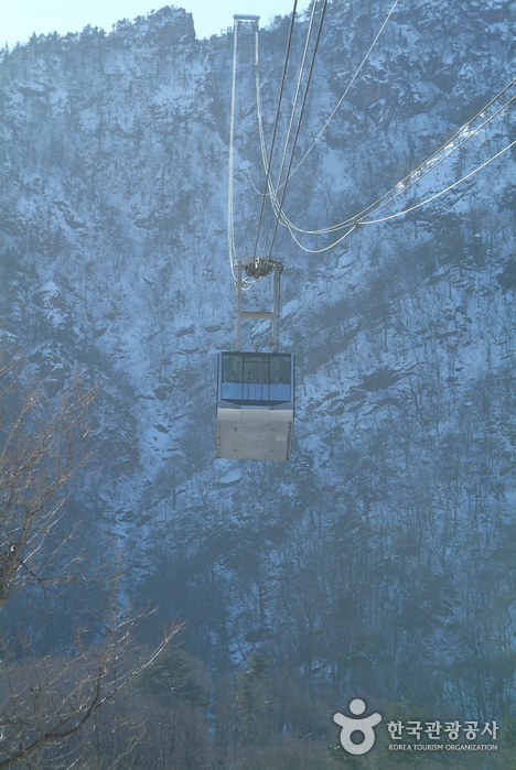 Seorak Sogongwon Cable Car Tour (설악 케이블카)