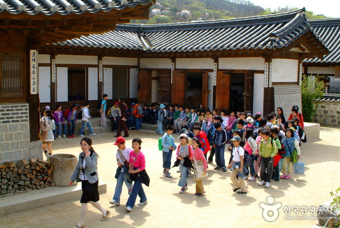 Namsangol Hanok Village (남산골 한옥마을)