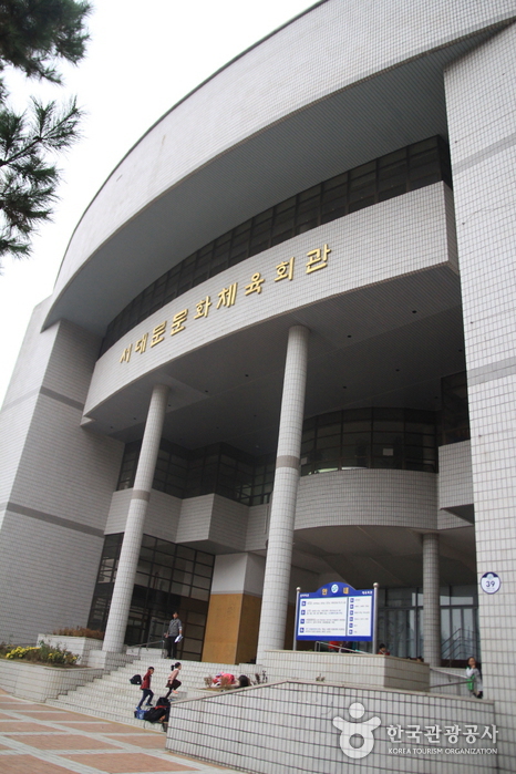 Seodaemun Culture & Sports Center Swimming Pool (서대문 문화체육회관 실내수영장)