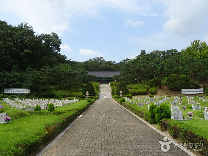 thumbnail-April 19th National Cemetery (국립4.19민주묘지)-0