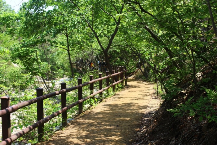 Gyeryongsan Sutonggol Valley (계룡산 수통골)