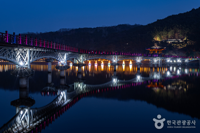 Pont Woryeonggyo (월영교)