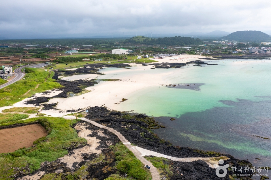 Plage de Gimnyeong Seongsegi (김녕성세기해변 (김녕해수욕장))