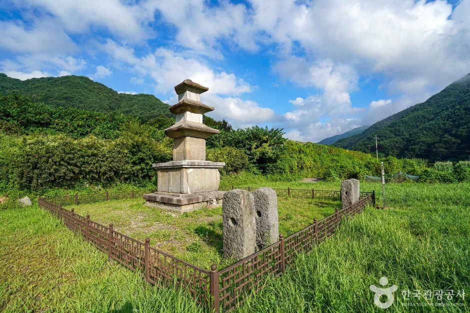 삼장사지 삼층석탑