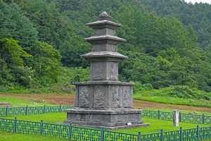 양양 진전사지 삼층석탑 (2)