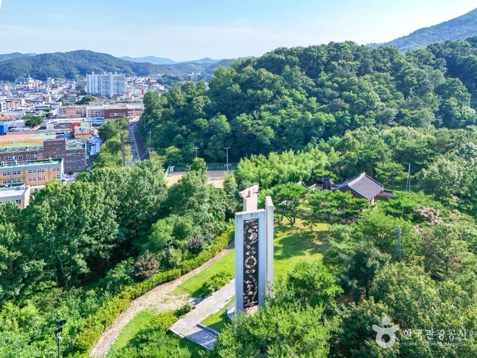 우륵기념탑