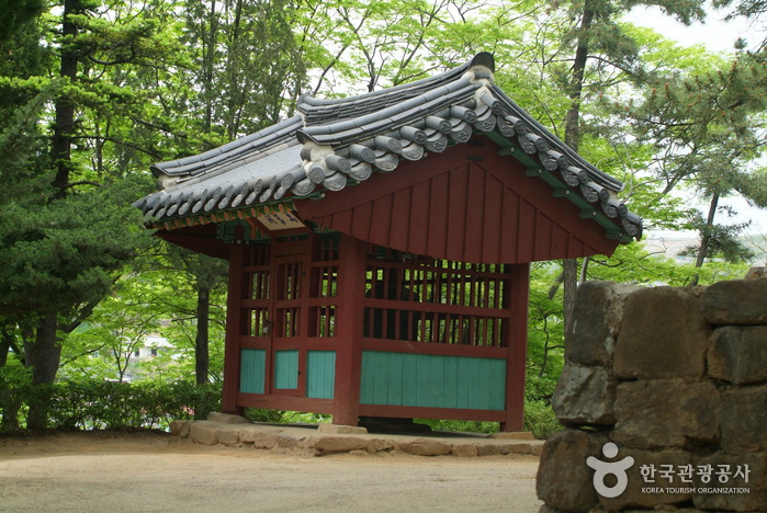 Monuments Cheokjudonghae-bi et Daehanpyeongsutochan-bi de Samcheok (척주동해비및 대한평수토찬비)