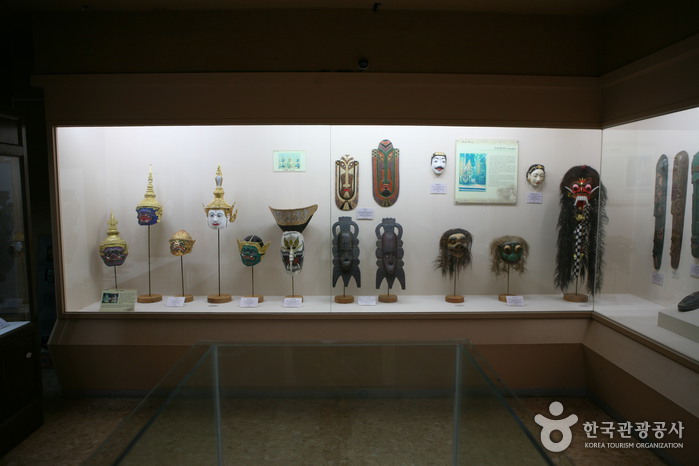 Hahoe Mask Museum (하회동 탈 박물관)