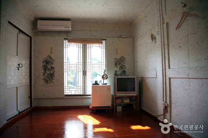 Hagindang House (학인당)
