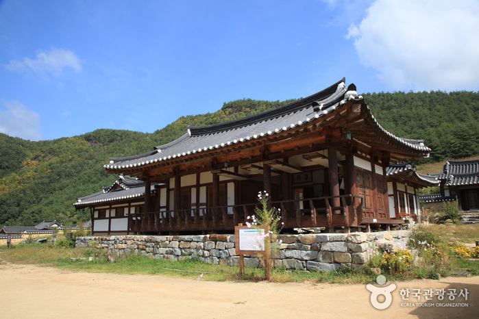 Nongam House (Head Household of the Nongam Descendants) (농암종택)