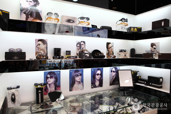 Davich Optical - Myeongdong Branch (다비치안경 - 명동점)