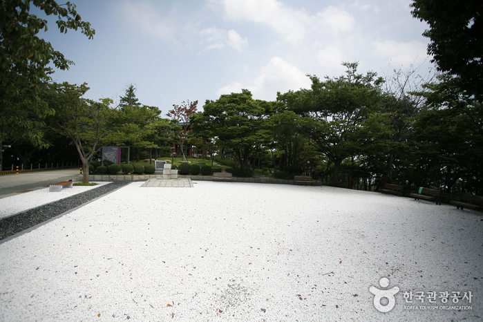 Geumnyeonsan Youth Training Institute (부산광역시 금련산청소년수련원)