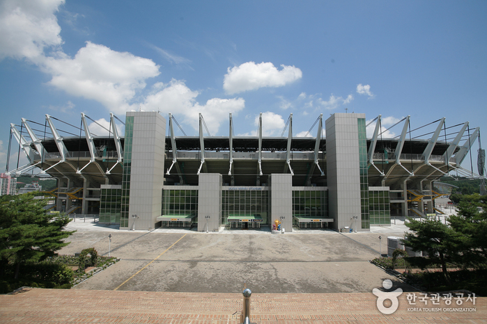 文殊足球場(문수축구경기장)