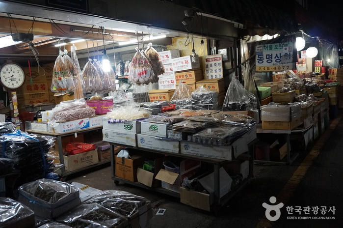 南浦洞干鱼市场(남포동 건어물시장)