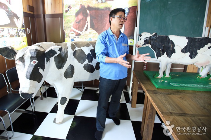 우유와 젖소에 대해 알려주는 김용철 대표