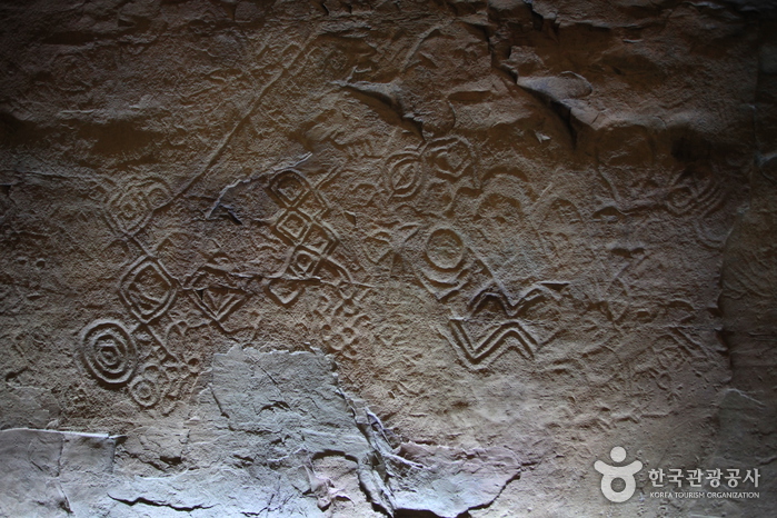 Petroglyphenmuseum Ulsan (울산암각화박물관)