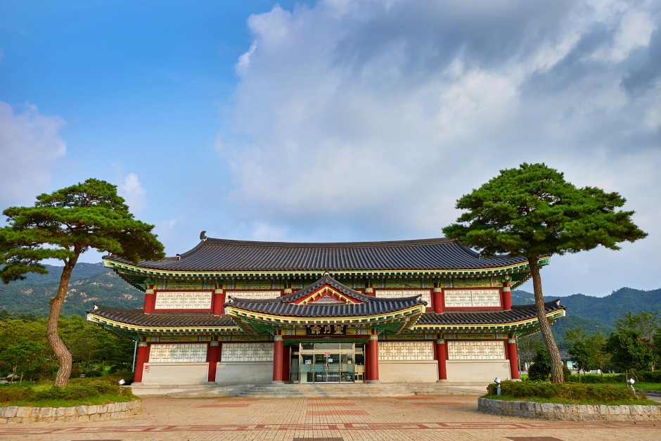 Historical Site of Wangin (왕인박사 유적지)