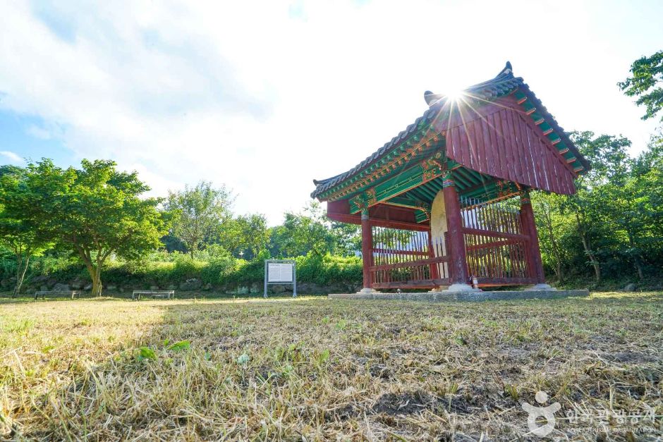 거창 강남사지 석조여래입상