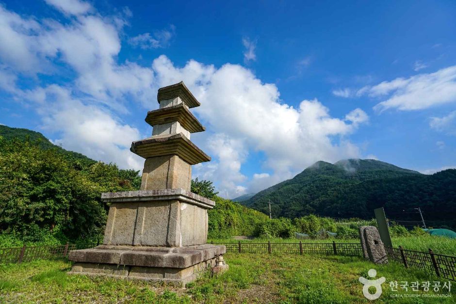 삼장사지 삼층석탑