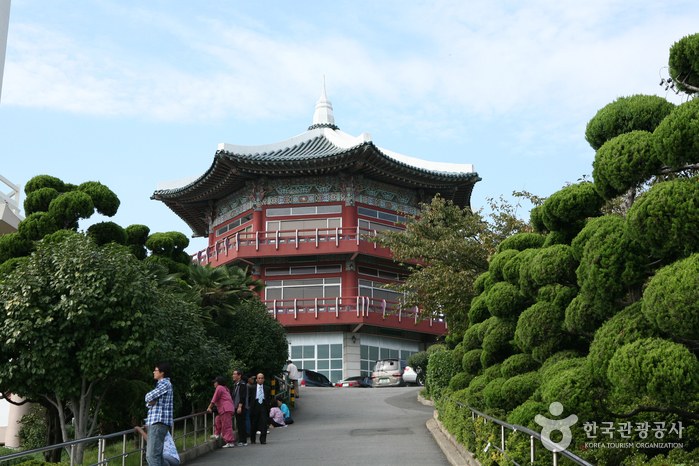 Yongdusan Park (용두산 공원)