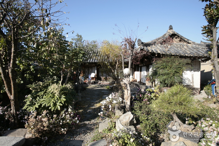 Seondosanbang (선도산방)