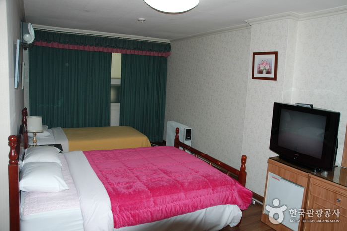 Jaecheon Tourist Hotel (제천관광호텔)