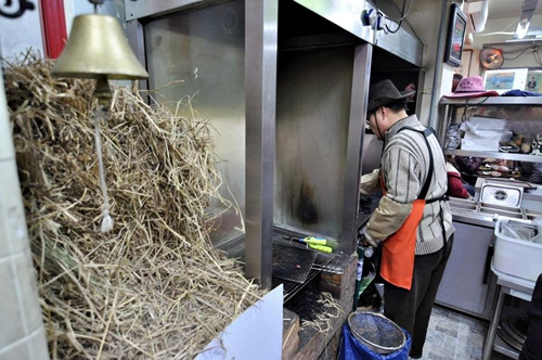Jipbulgui Hwangsogopchang (짚불구이황소곱창)