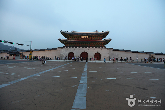 Porte Gwanghwamun (광화문)