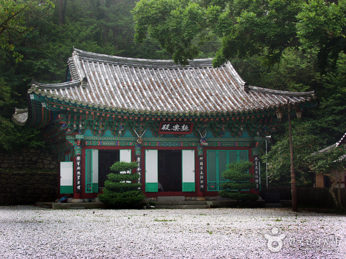Manghaesa Temple (망해사)