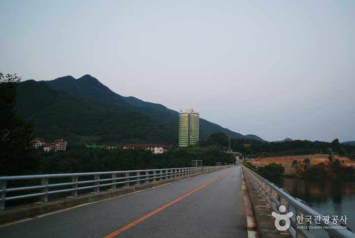 Chungjuho Resort (충주호리조트)
