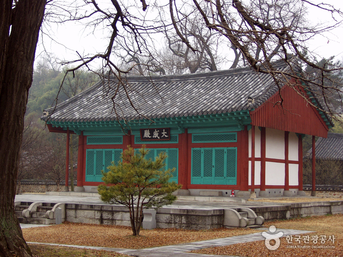 Jeonjuhyanggyo Confucian School (전주향교)