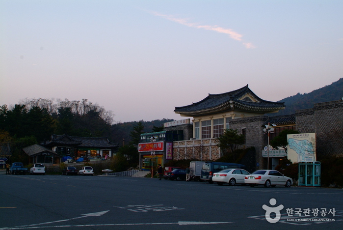 Aldea de Artesanías Tradicionales de Gyeongju (경주민속공예촌)