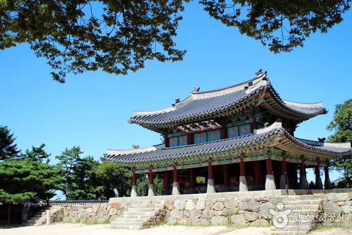 남한산성 가장 높은 곳에 위치한 수어장대(守禦將臺).