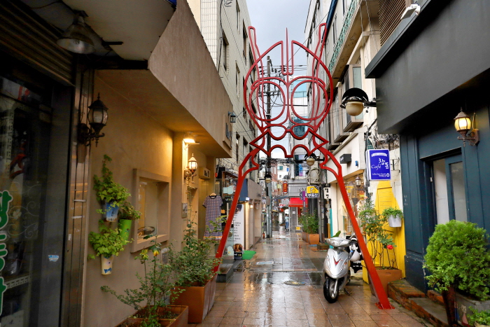 Walk through an old alley with artworks and vintage sceneries