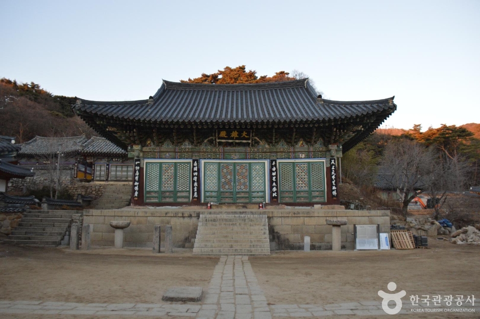 Daegu Donghwasa Temple (동화사(대구))