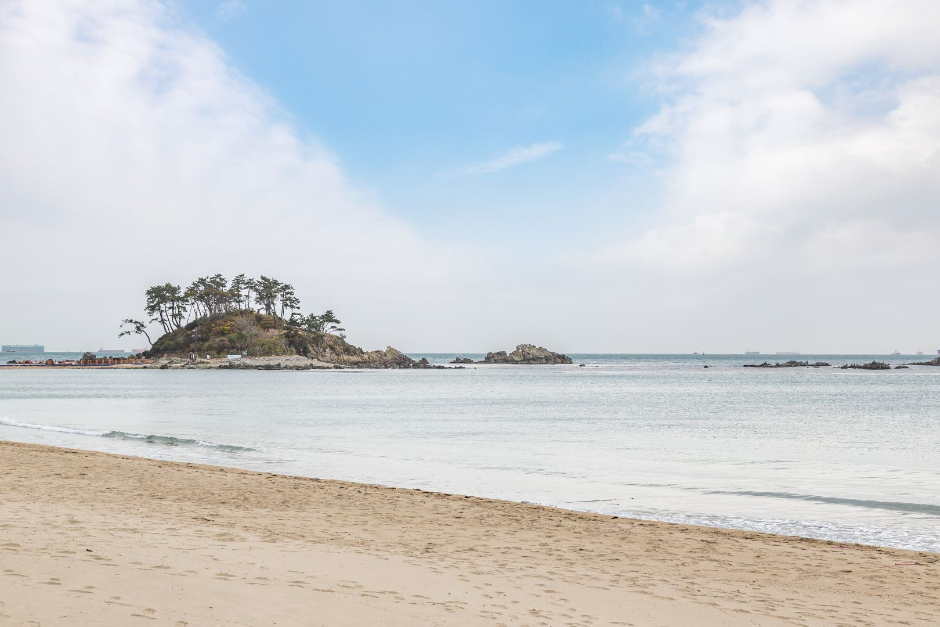 鎮下海水浴場（진하해수욕장）