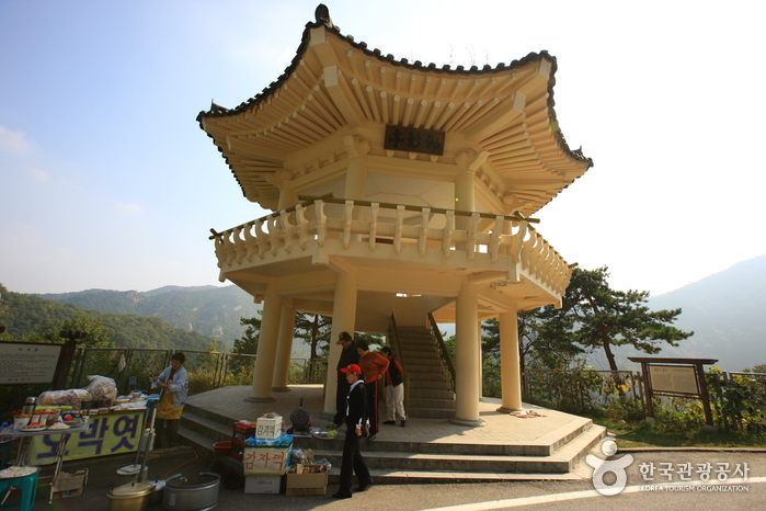 thumbnail-Buryeonggyegok Valley [National Geopark] (불영계곡 (경북 동해안 국가지질공원))-11