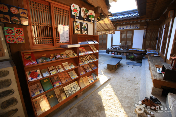 Gahoe Museum (가회박물관)