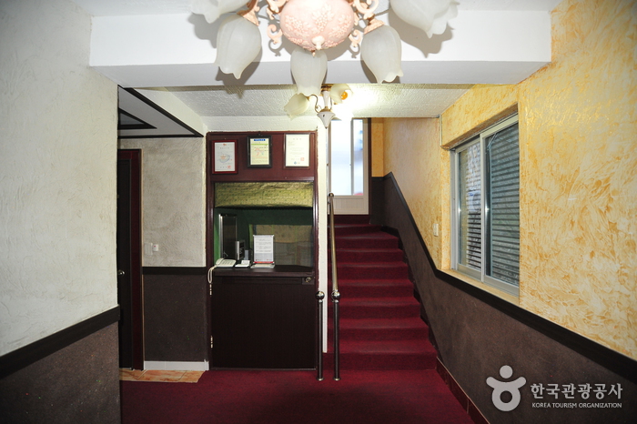 Seoraewon Motel (서래원모텔)